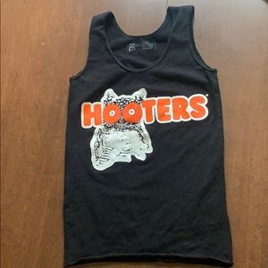 Hooters tank top